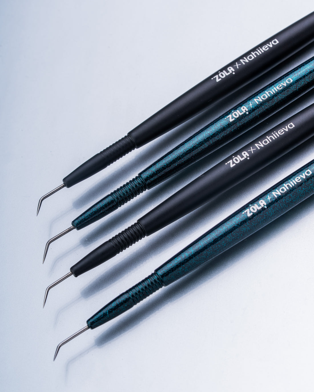 ZOLA X NAHIIEVA MULTIFUNCTIONAL LASH TOOL BLACK